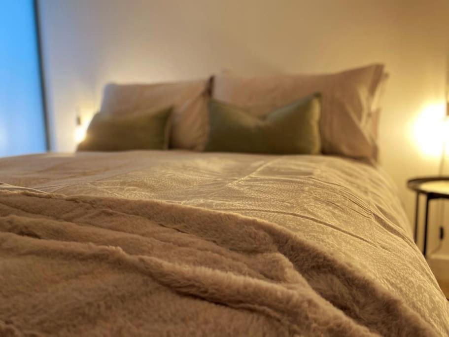 The Pad By The Beach Penthouse Apartment With Sunset And City Views 伯恩茅斯 外观 照片